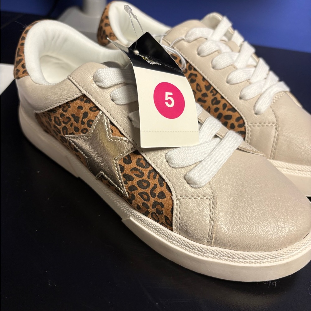 Super cute Art Class Leopard Star Girls Sneakers